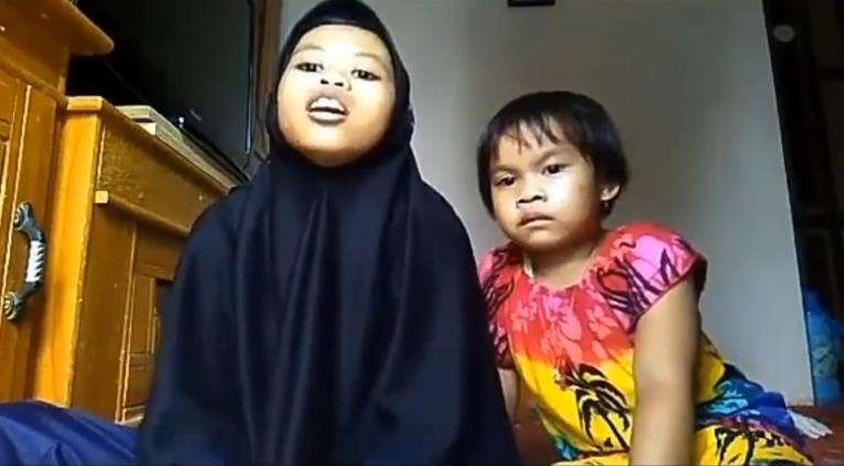 Dua bocah viral.