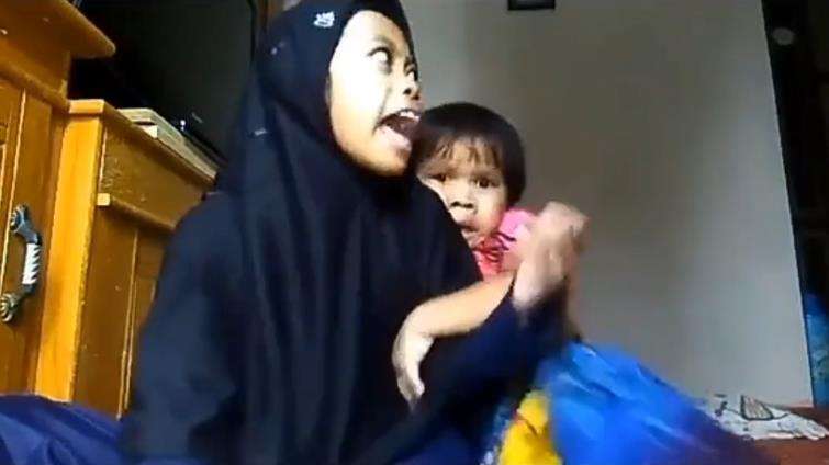 Dua bocah viral.