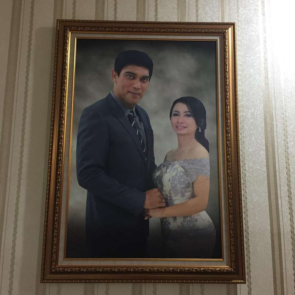 Potret Febry Khey bareng suami