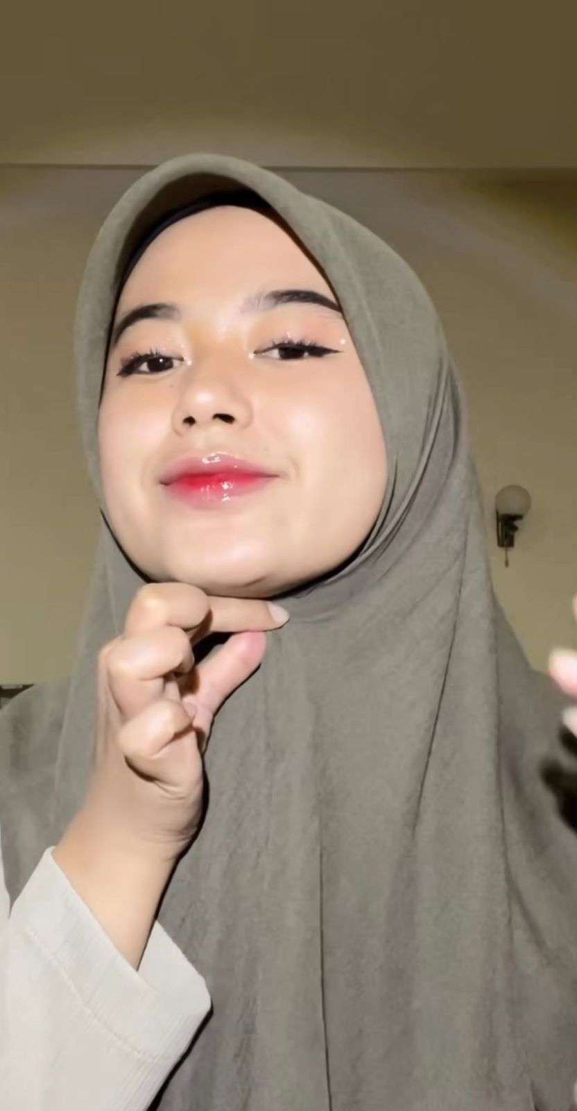 Tutorial Hijab Ikat Segi Empat, Simpel nan Menawan