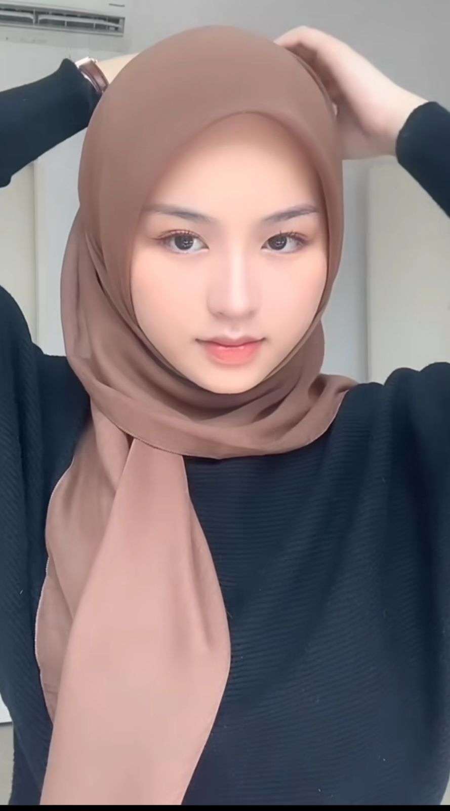 Timeless Hijab Style, Tampil Cantik dengan Kerudung Polos