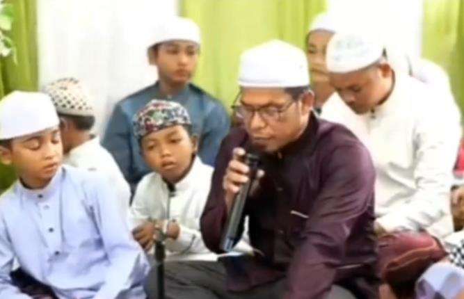 Ustadz diminta beri sambutan eh tahunya cuma disuruh baca salam saja.