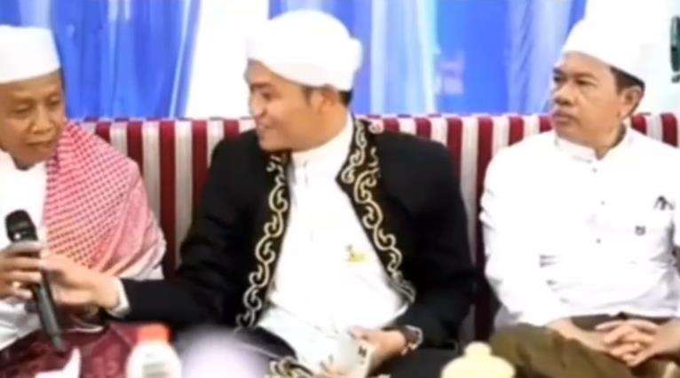 Ustadz diminta beri sambutan eh tahunya cuma disuruh baca salam saja.