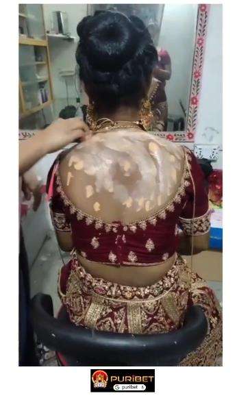 Aksi MUA ratakan warna kulit punggung pengantin ala India biar putih.