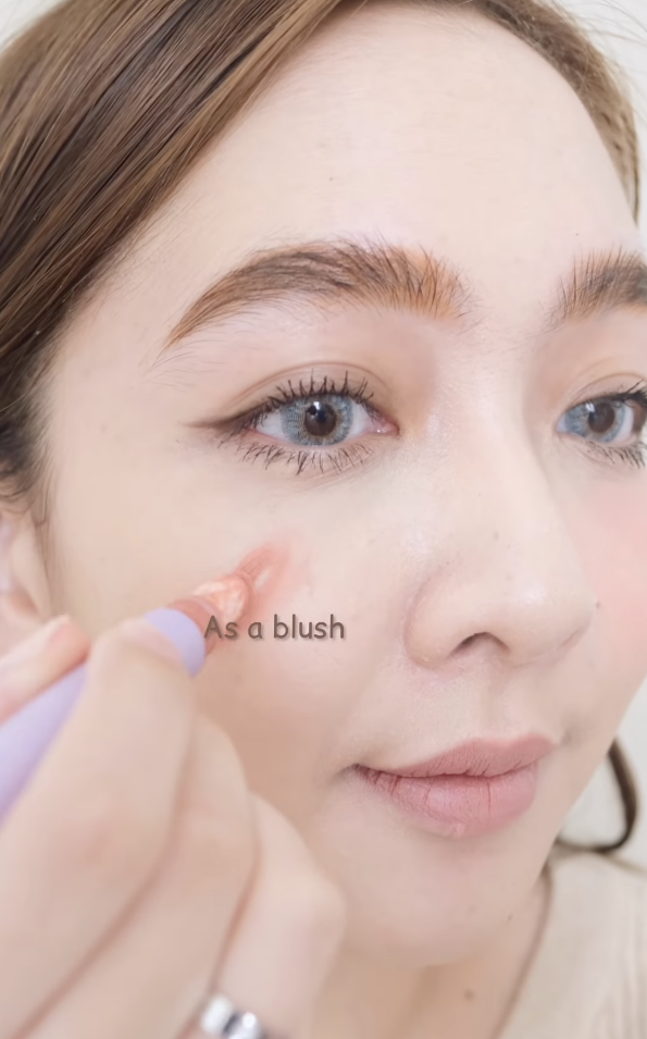 Memakai Blush