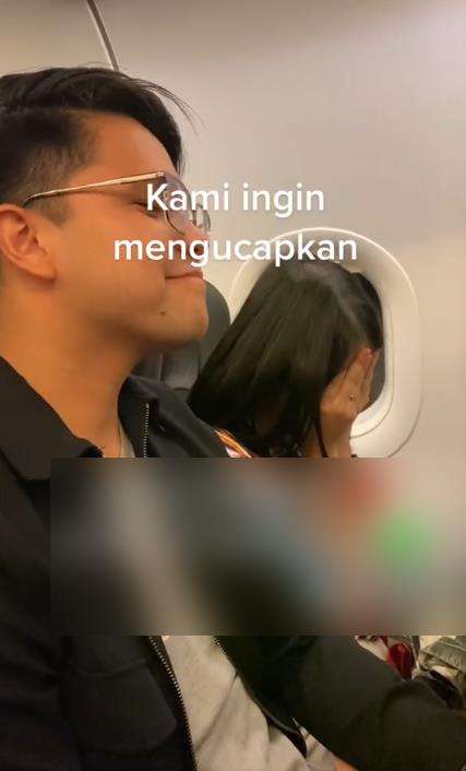 Viral sepasang penumpang jadian di atas awan.
