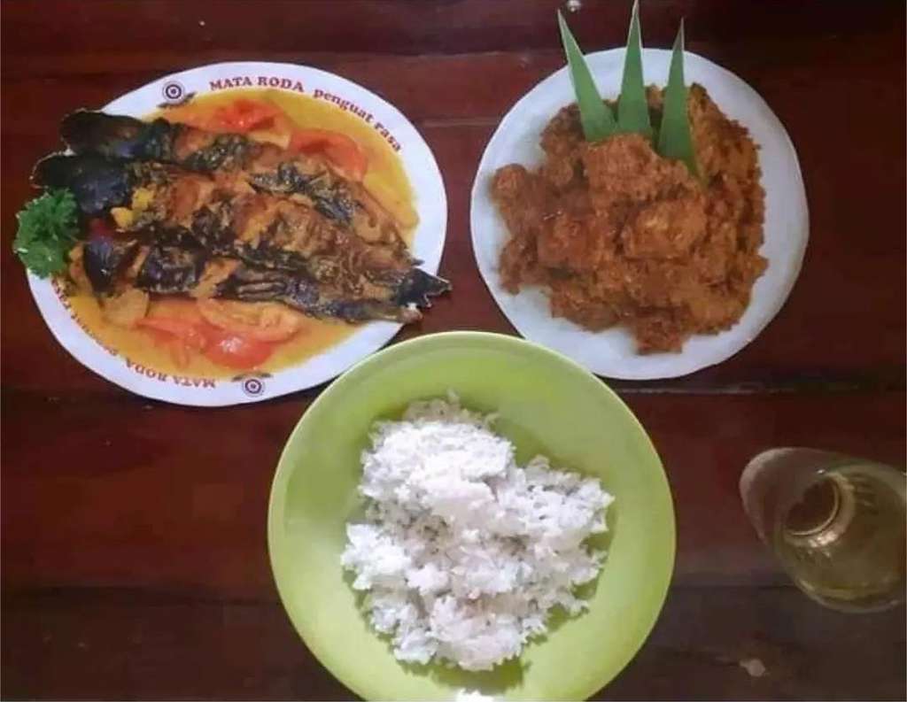 Aksi buka puasa yang biking ngakak.