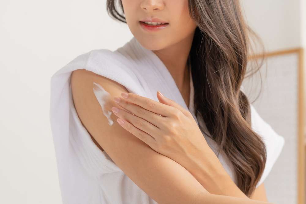 Memakai Body Lotion