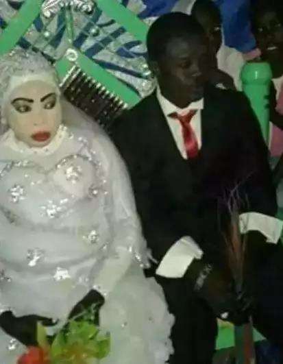 Makeup gagal pengantin wanita di pernikahannya.