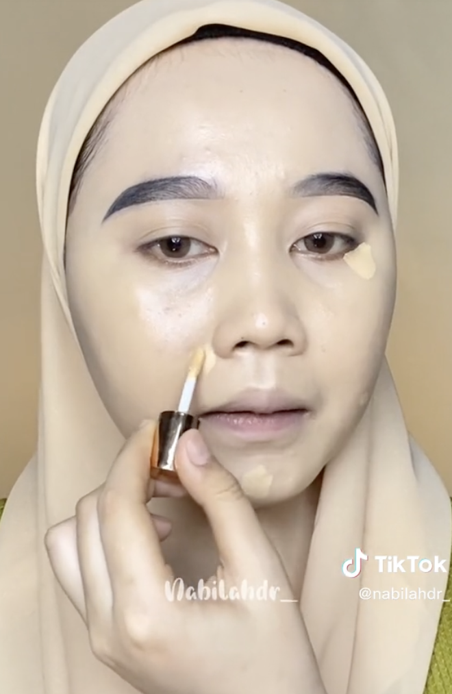 Memakai Concealer