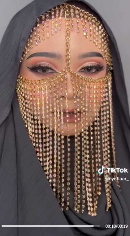 Awalnya Pucat Seperti Orang Sakit, Transformasi Make Up Cewek ini Disebut Bak Putri Arab