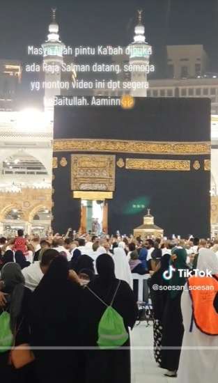 Masya Allah! Jemaah Indonesia Lihat Pintu Ka’bah Terbuka Saat Kunjungan Raja Salman ke Masjidil Haram