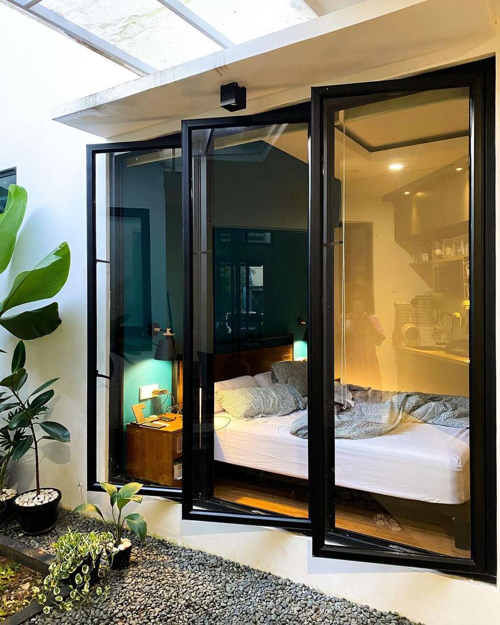 Kamar dengan view taman
