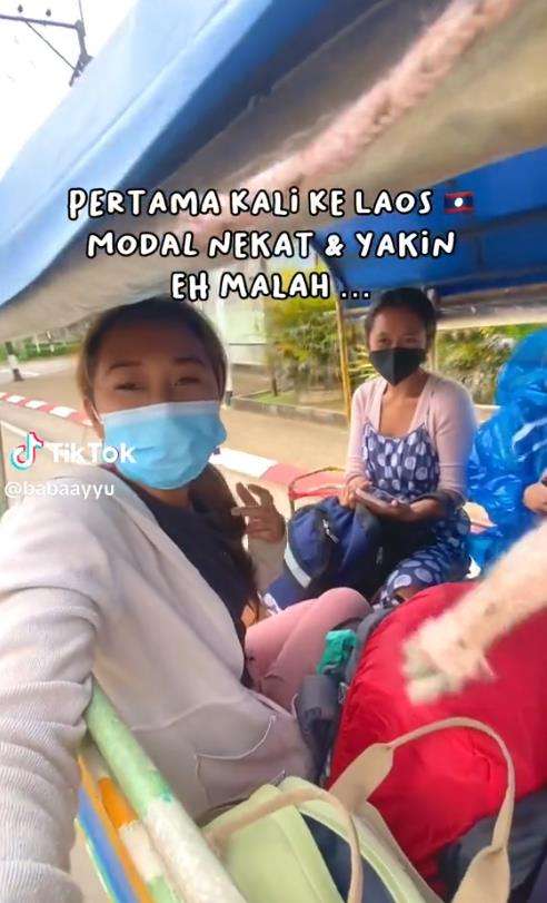 Naik bis VIP rasa ekonomi di Laos.