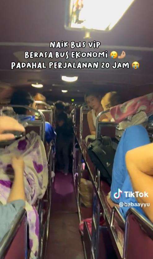 Naik bis VIP rasa ekonomi di Laos.