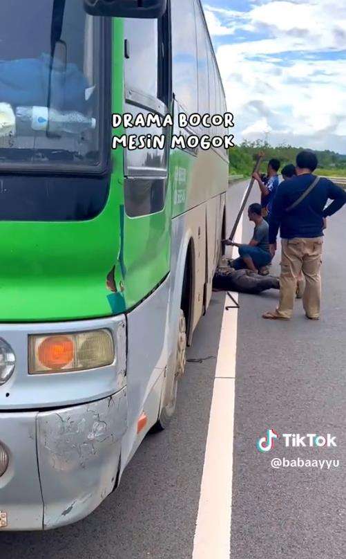 Naik bis VIP rasa ekonomi di Laos.