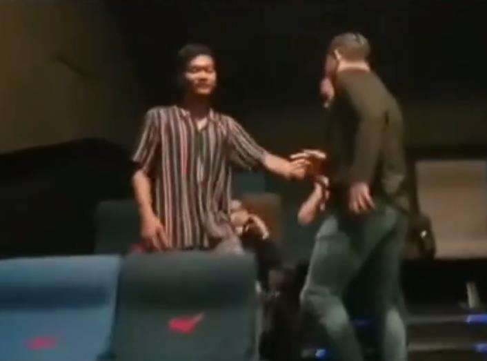 Viral pelaku curanmor ditangkap saat asyik kencan di dalam gedung bioskop.