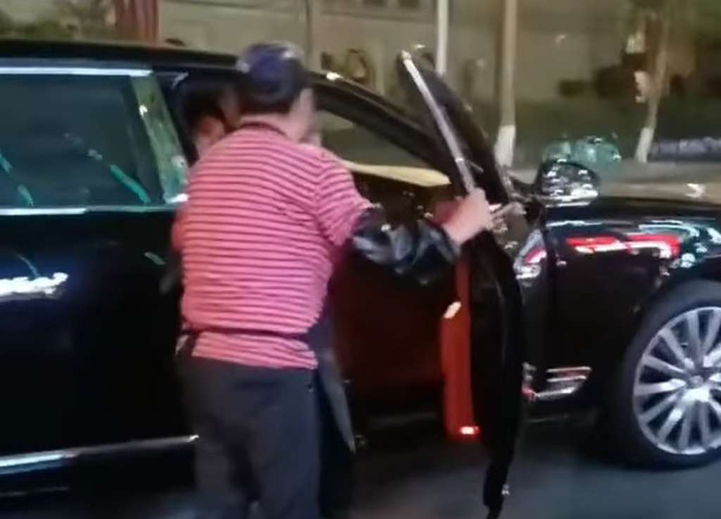 orang kaya buruh cuci piring