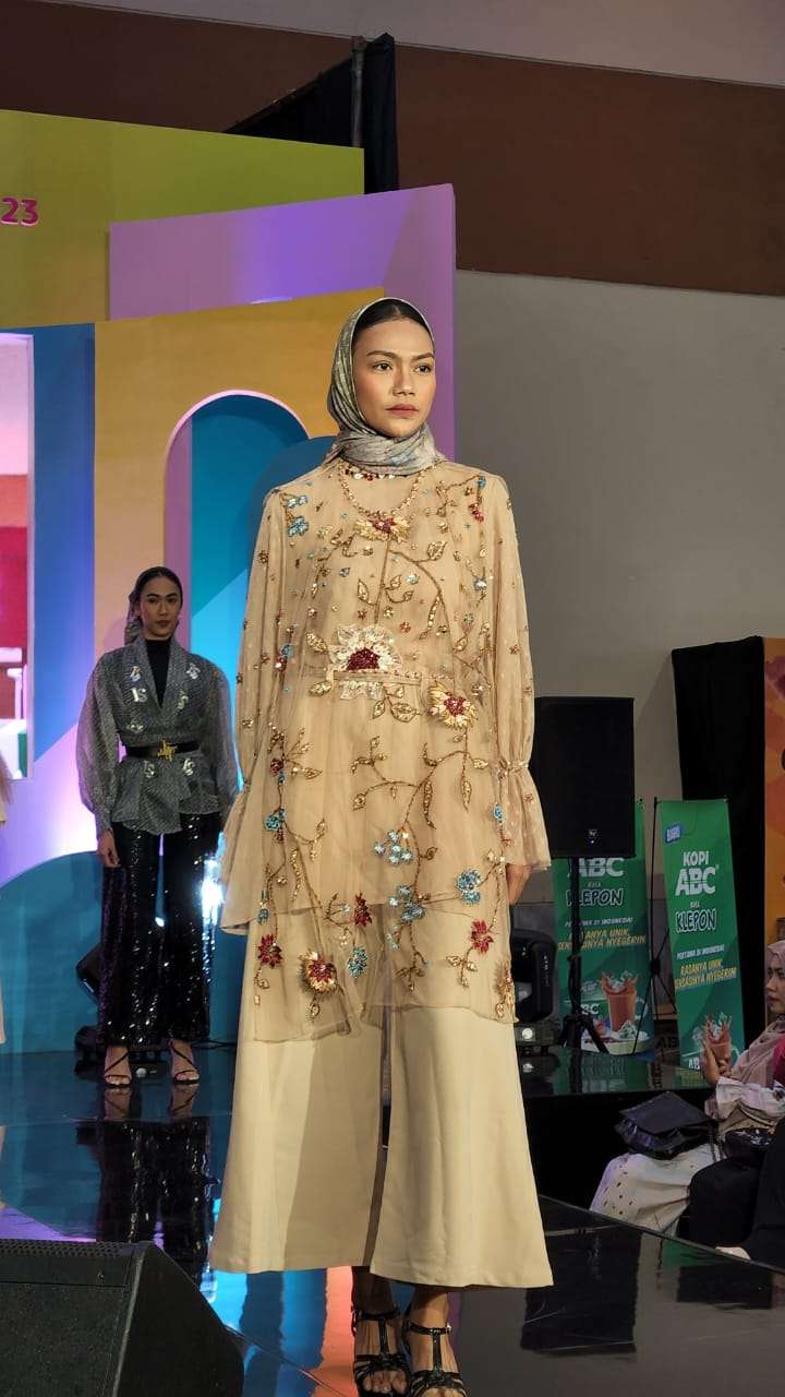 Ferdike Yunuri Nadya/ Dream Ferdike Yunuri Nadya/ Dream