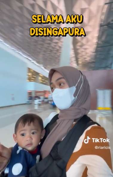 Ria Ricis bagi-bagi THR umroh