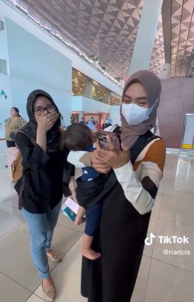 Ria Ricis berikah THR Umroh