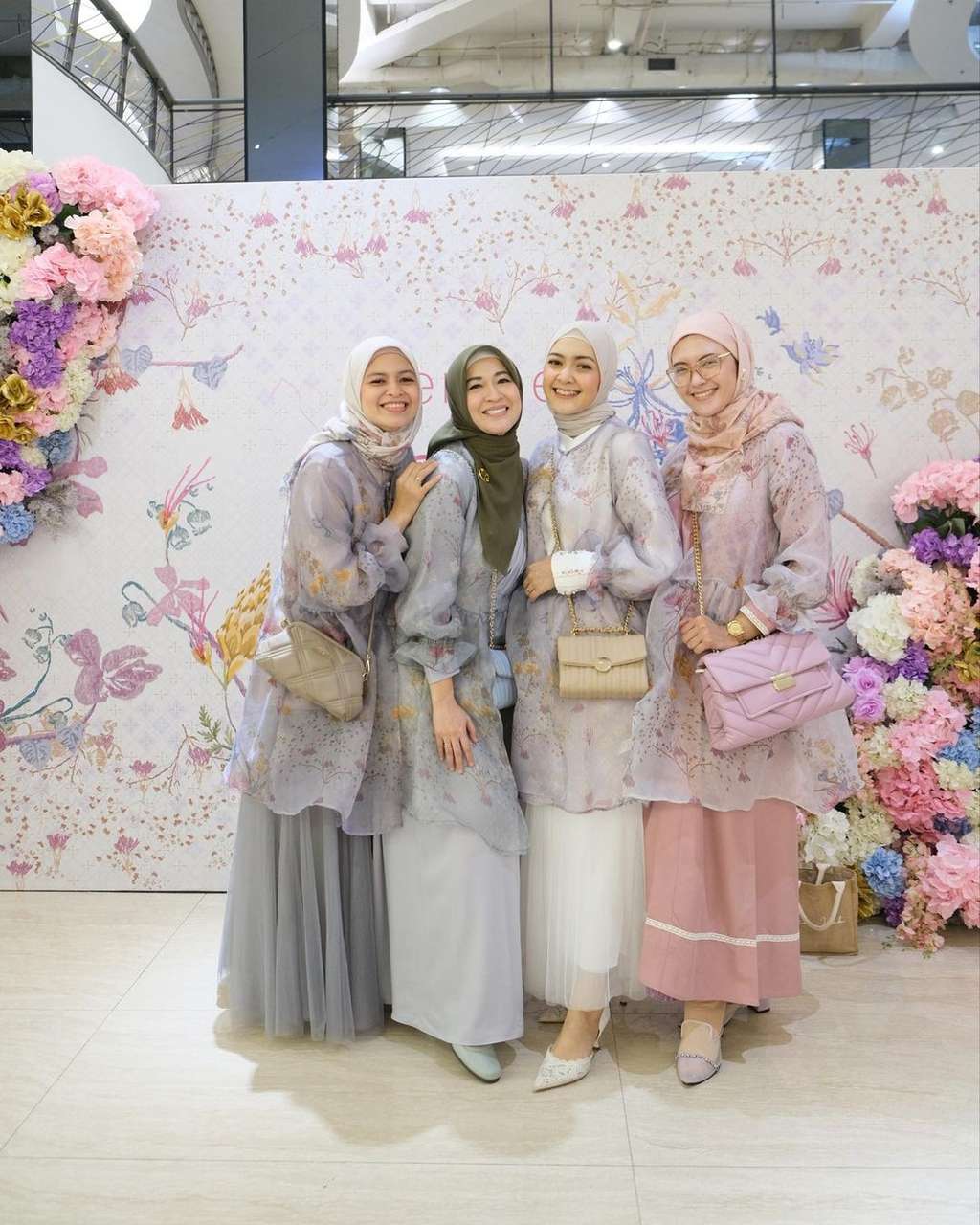 Adhitya Putri bersama artis lain hadir di store terbaru merché di FX Sudirman