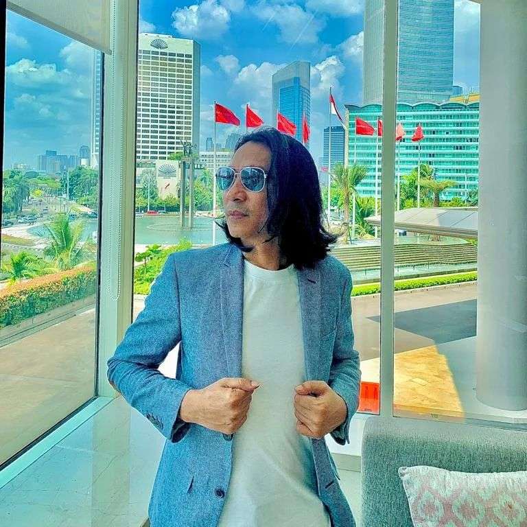 Penyanyi Lobow Penyanyi Lobow