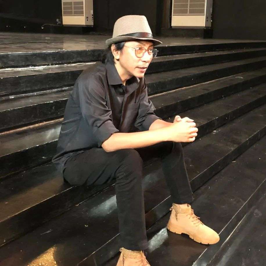 Penyanyi Lobow Penyanyi Lobow