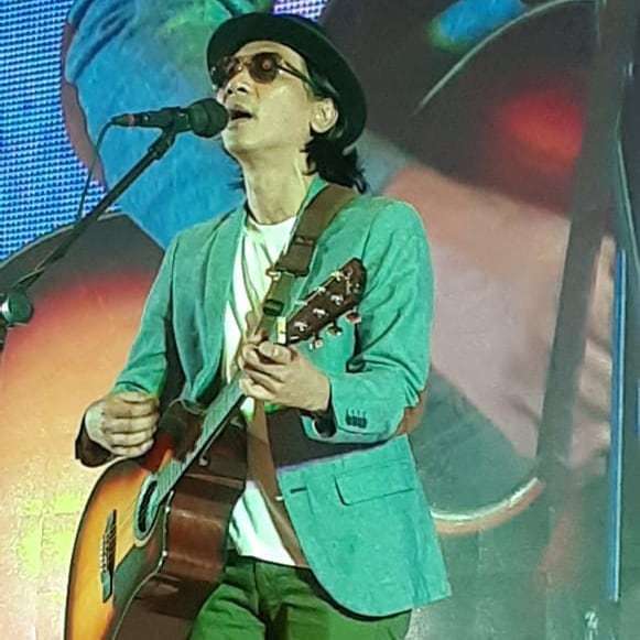 Penyanyi Lobow Penyanyi Lobow