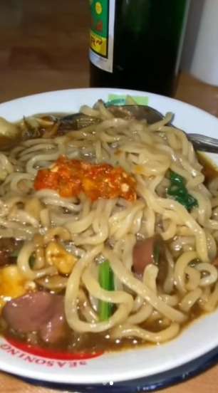 Niat Menikmati Mie Ayam, Malah Hilang Selera Makan Sebab Temukan Sesuatu di Dalam Botol Kecap