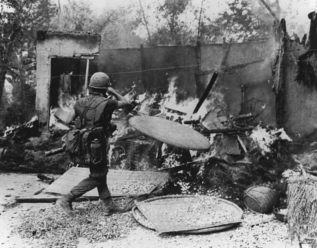 Pembataian My Lai Vietnam oleh tentara AS Pembataian My Lai Vietnam oleh tentara AS