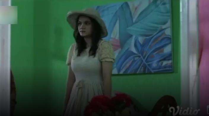 Ternyata begini cara hantu Noni Belanda berjalan melayang di film horor.