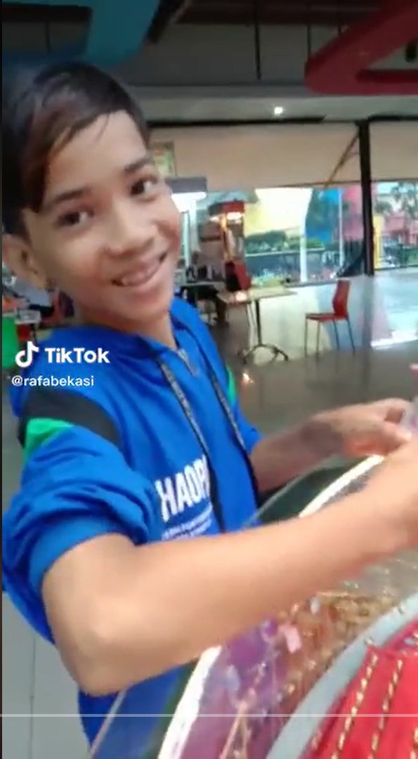 bocah beli emas
