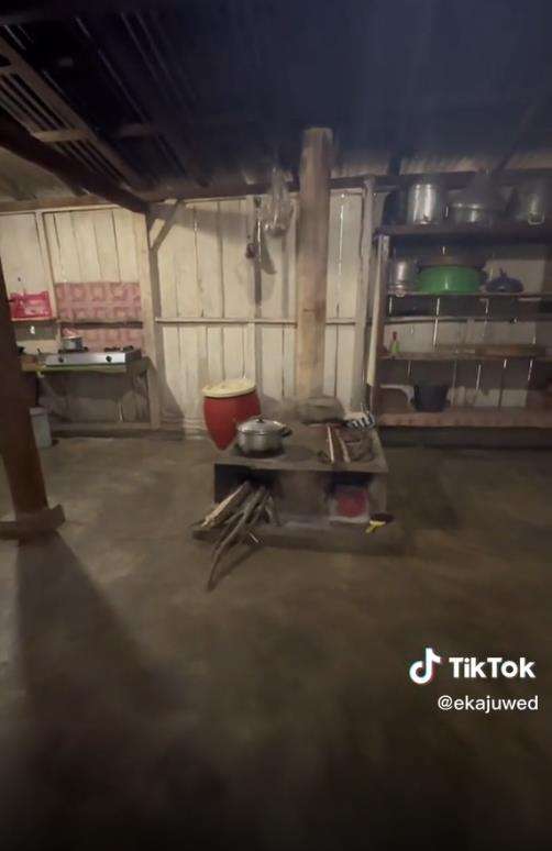 Penampakan dapur tradisional di rumah pedesaan bikin tercengang.