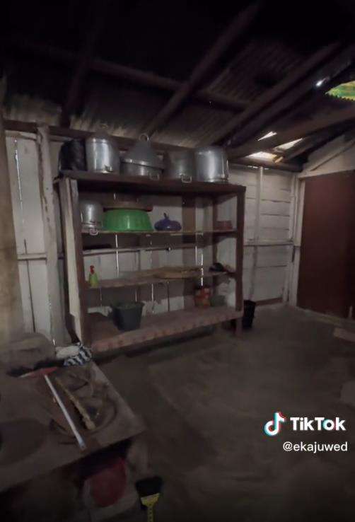 Penampakan dapur tradisional di rumah pedesaan bikin tercengang.