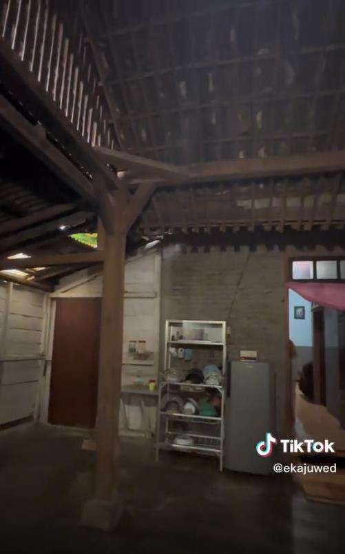 Penampakan dapur tradisional di rumah pedesaan bikin tercengang.