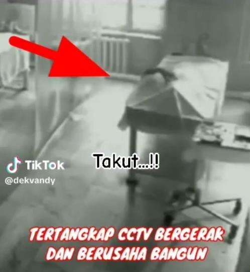 Penampakan jenazah bergerak dan berusaha bangun.