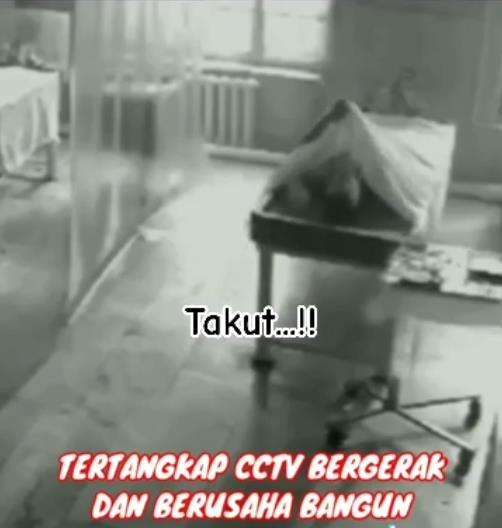 Penampakan jenazah bergerak dan berusaha bangun.