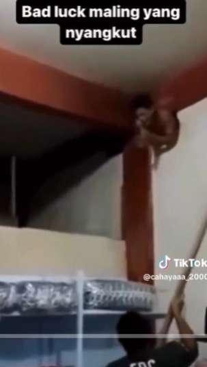 Aksi Nekat Maling Berujung Apes Nyangkut di Ventilasi Ketahuan Warga