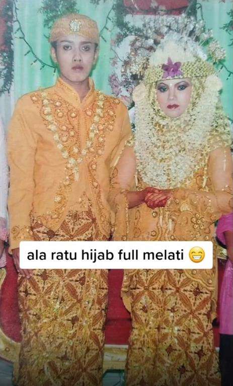 Deretan foto gaya makeup dan busana pengantin jadul tahun 90an ala-ala.