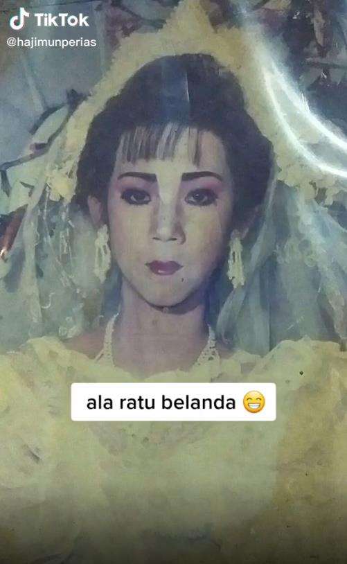 Deretan foto gaya makeup dan busana pengantin jadul tahun 90an ala-ala.