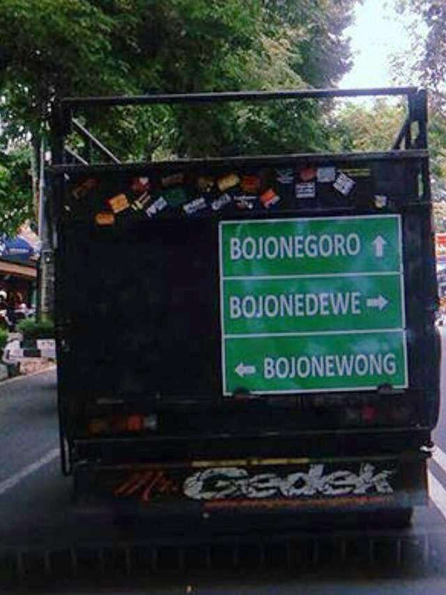 Deretan tulisan lucu di bak truk yang bikin senyum-senyum sendiri.
