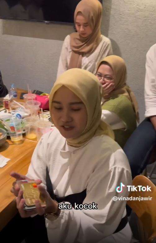 Bukber seru tapi bikin tegang.