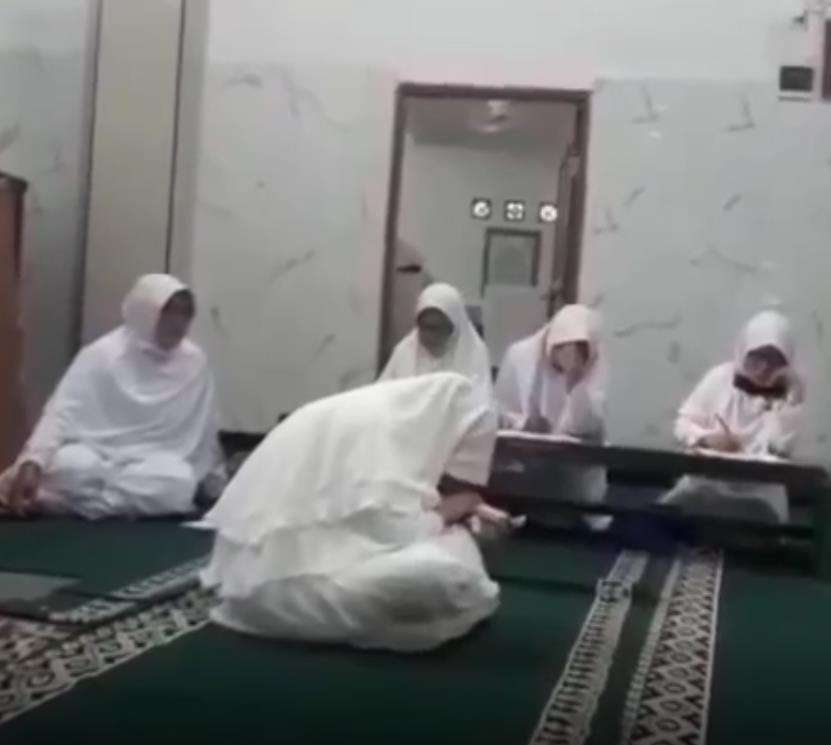 Detik-detik ibu jemaat taklim meninggal pas khataman Alquran.