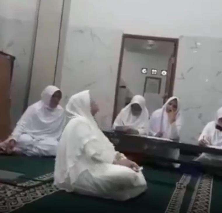 Detik-detik ibu jemaat taklim meninggal pas khataman Alquran.