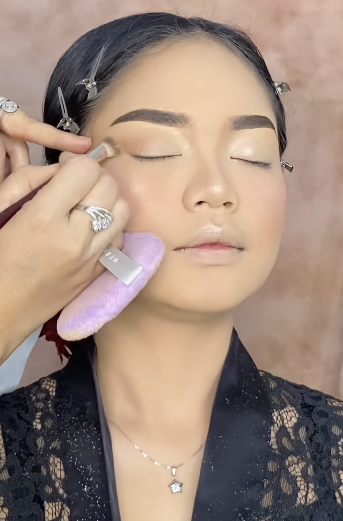 Memakai Eyeshadow