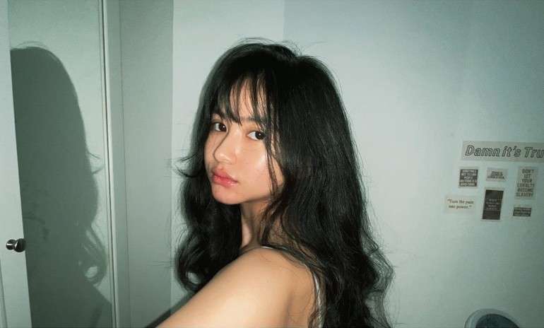 Potret Adinda polos tanpa riasan makeup