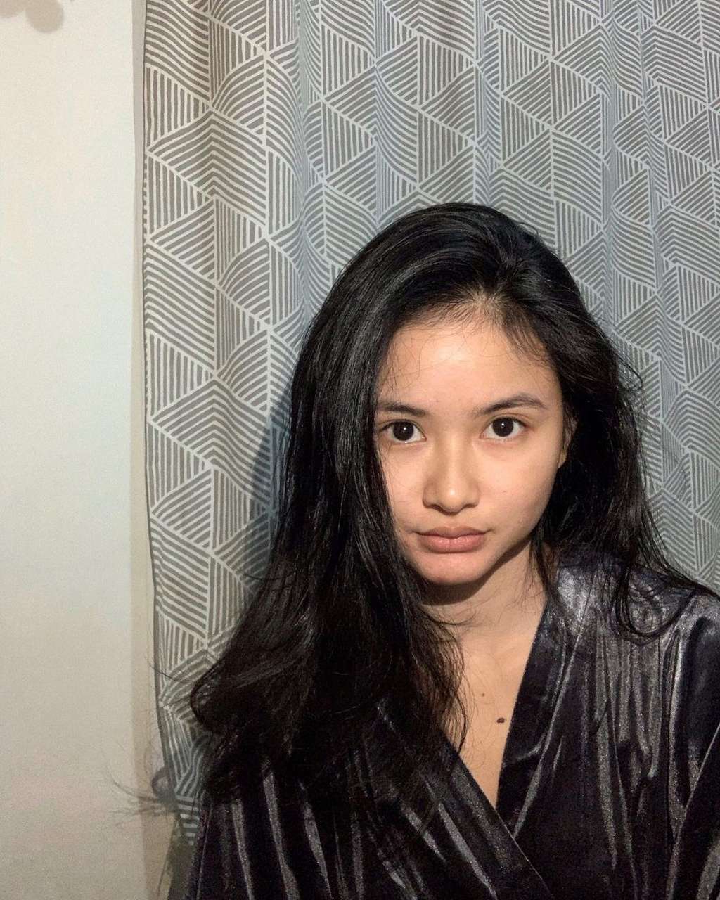 Potret Adinda polos tanpa riasan makeup