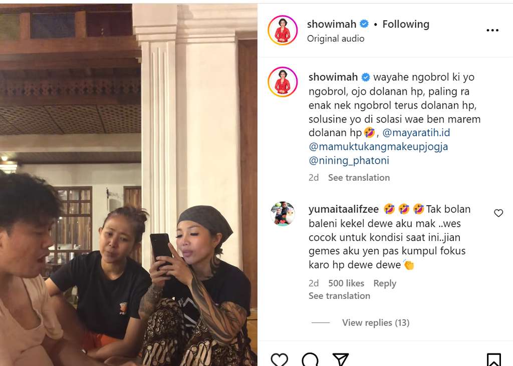 Soimah kesal ke temannya yang asyik main HP