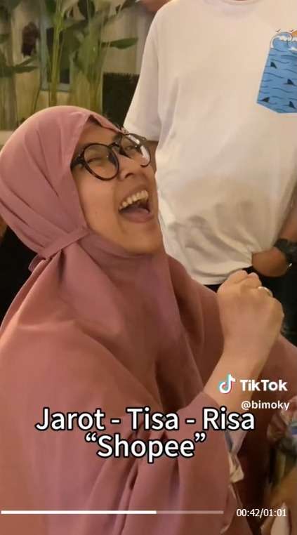 Sering Dengar Suaranya, Ternyata ini Sosok Dibalik Pengisi Suara Berbagai Iklan di Tv dan Radio